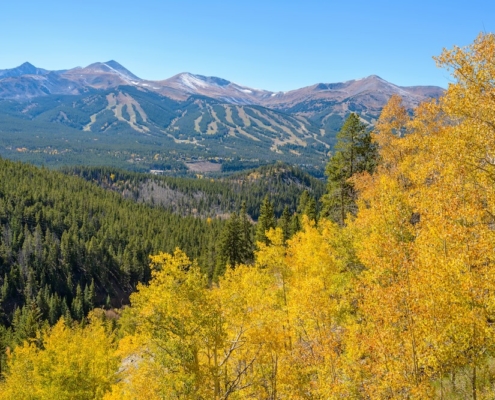 Las montañas de Breckenridge cubiertas de los colores dorados del otoño
